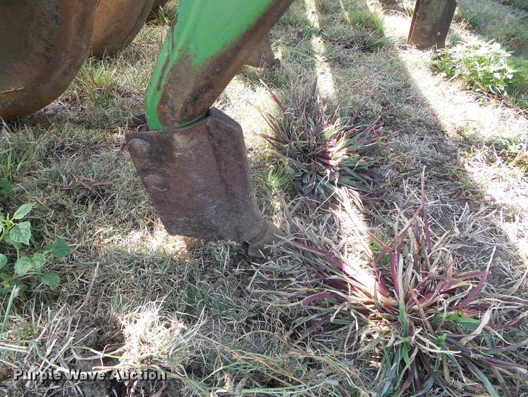 image for item DG0170 (3) John Deere LZ hoe grain drills