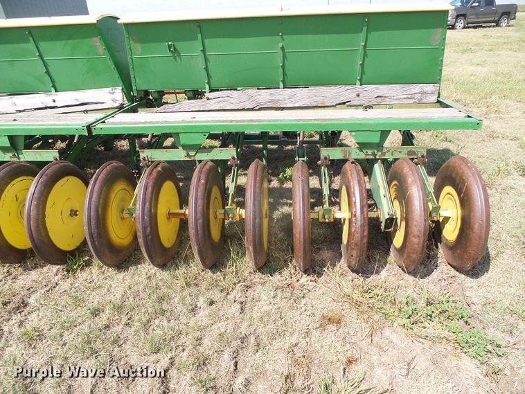 image for item DG0170 (3) John Deere LZ hoe grain drills