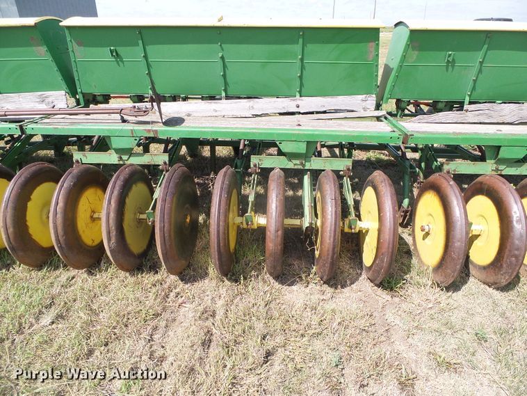 image for item DG0170 (3) John Deere LZ hoe grain drills