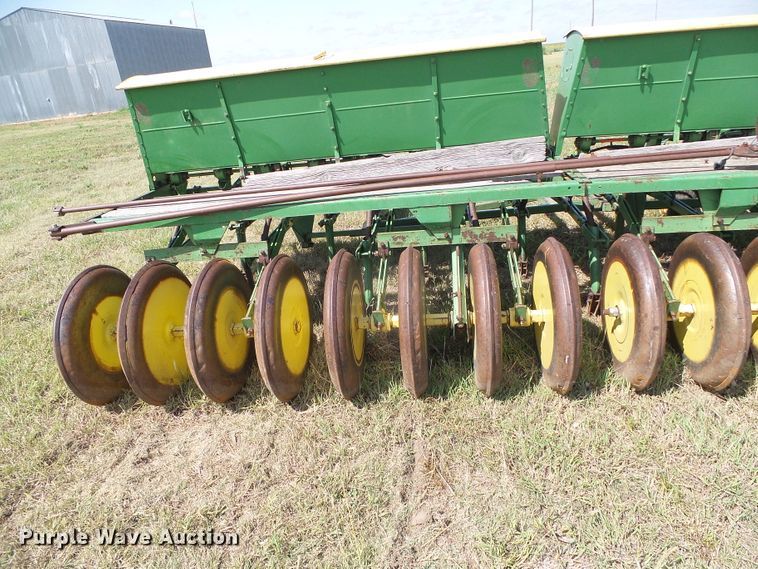 image for item DG0170 (3) John Deere LZ hoe grain drills