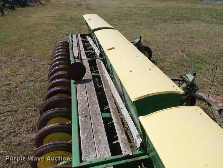 image for item DG0170 (3) John Deere LZ hoe grain drills