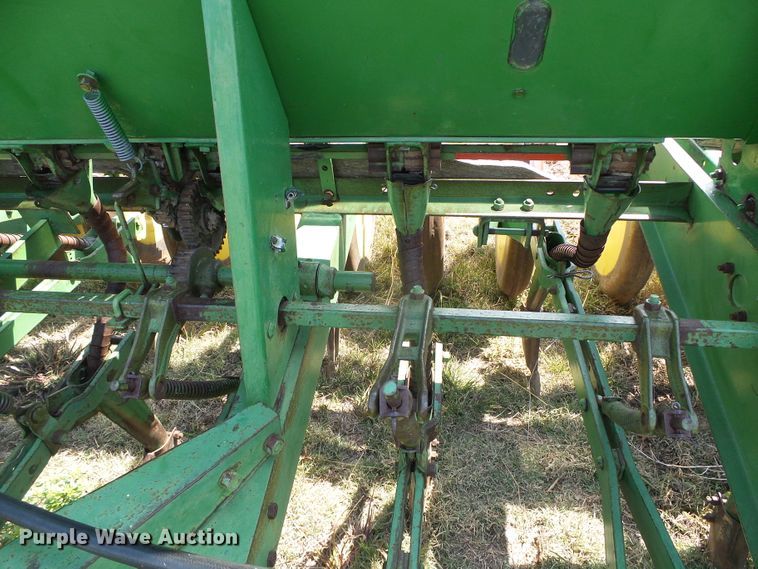 image for item DG0170 (3) John Deere LZ hoe grain drills