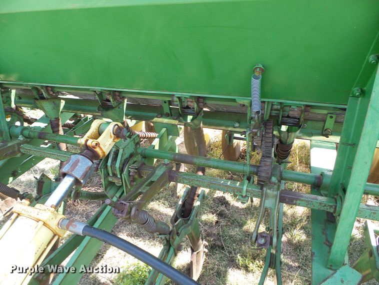 image for item DG0170 (3) John Deere LZ hoe grain drills