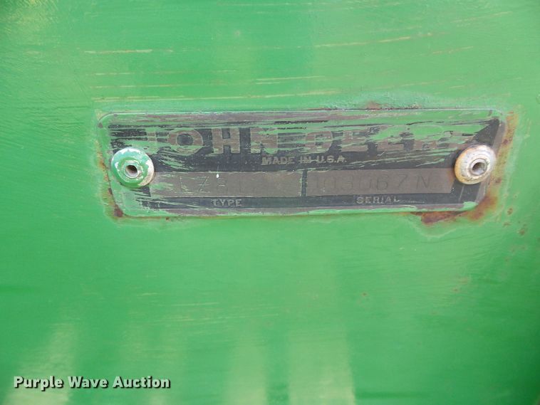 image for item DG0170 (3) John Deere LZ hoe grain drills