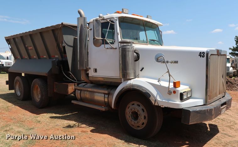 image for item DG4098 2001 Western Star 4964SX spreader truck