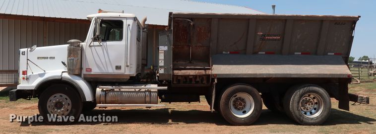 image for item DG4098 2001 Western Star 4964SX spreader truck