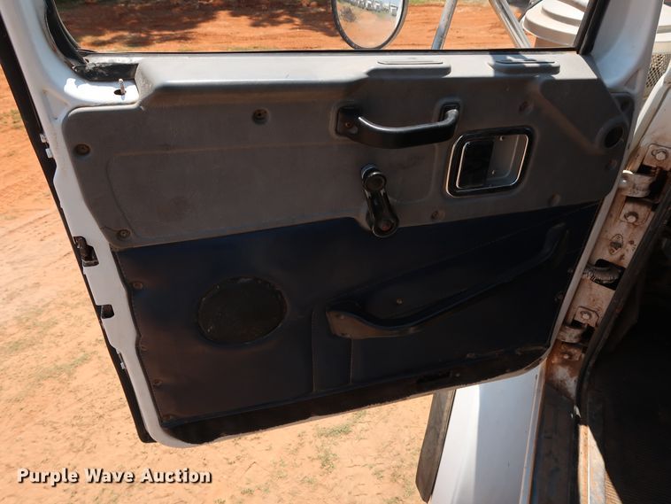 image for item DG4098 2001 Western Star 4964SX spreader truck