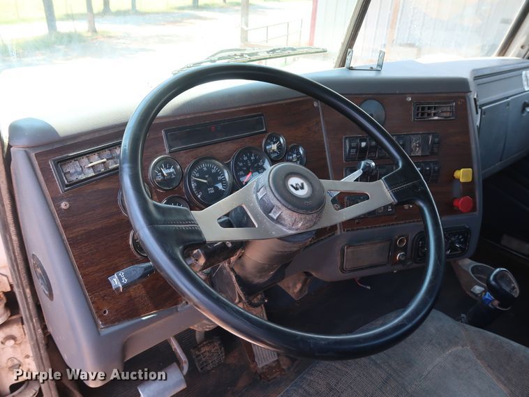 image for item DG4098 2001 Western Star 4964SX spreader truck