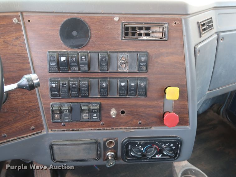 image for item DG4098 2001 Western Star 4964SX spreader truck