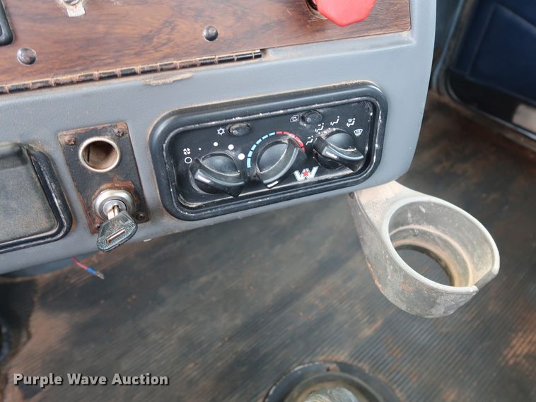 image for item DG4098 2001 Western Star 4964SX spreader truck