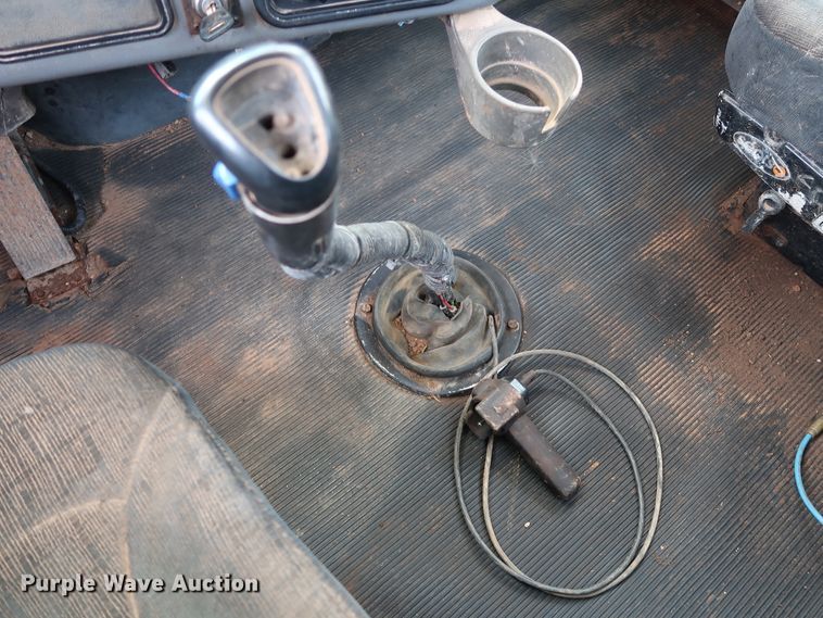 image for item DG4098 2001 Western Star 4964SX spreader truck