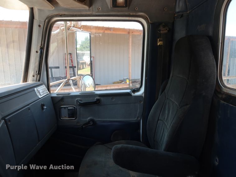 image for item DG4098 2001 Western Star 4964SX spreader truck