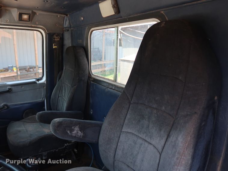 image for item DG4098 2001 Western Star 4964SX spreader truck