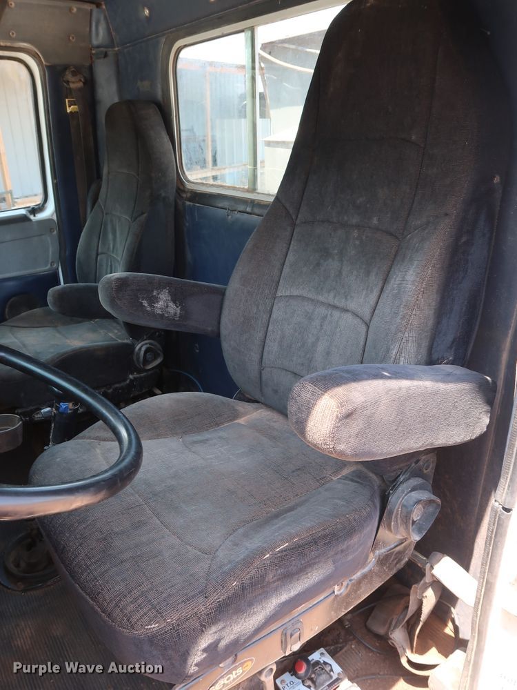 image for item DG4098 2001 Western Star 4964SX spreader truck