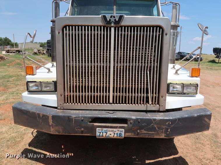 image for item DG4098 2001 Western Star 4964SX spreader truck