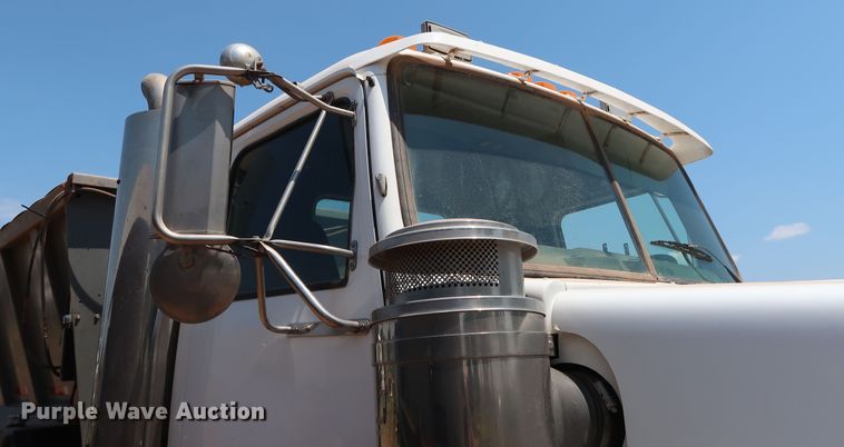 image for item DG4098 2001 Western Star 4964SX spreader truck