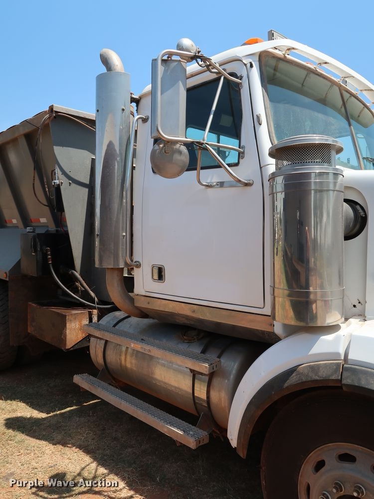 image for item DG4098 2001 Western Star 4964SX spreader truck