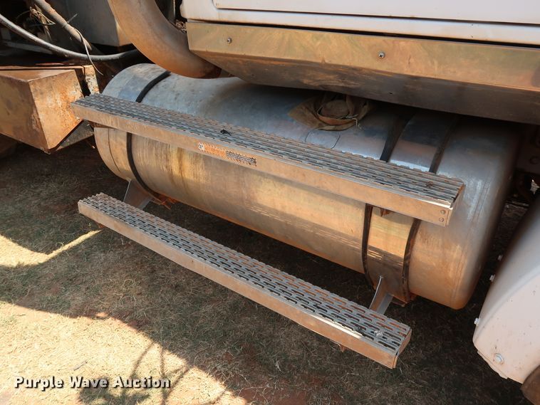 image for item DG4098 2001 Western Star 4964SX spreader truck