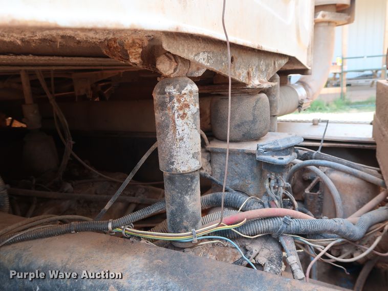 image for item DG4098 2001 Western Star 4964SX spreader truck