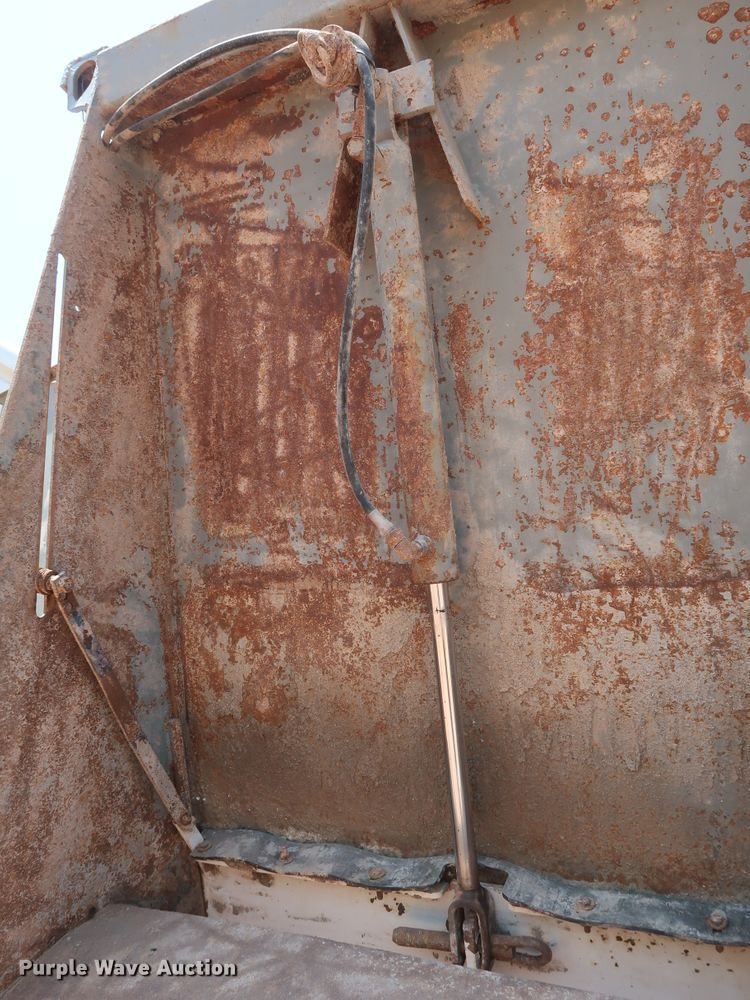 image for item DG4098 2001 Western Star 4964SX spreader truck