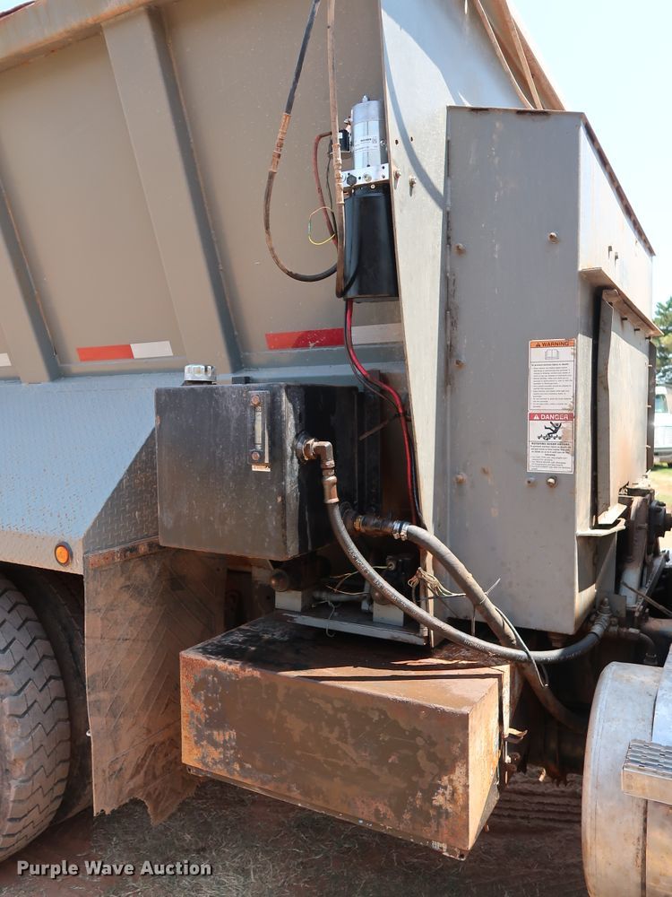 image for item DG4098 2001 Western Star 4964SX spreader truck