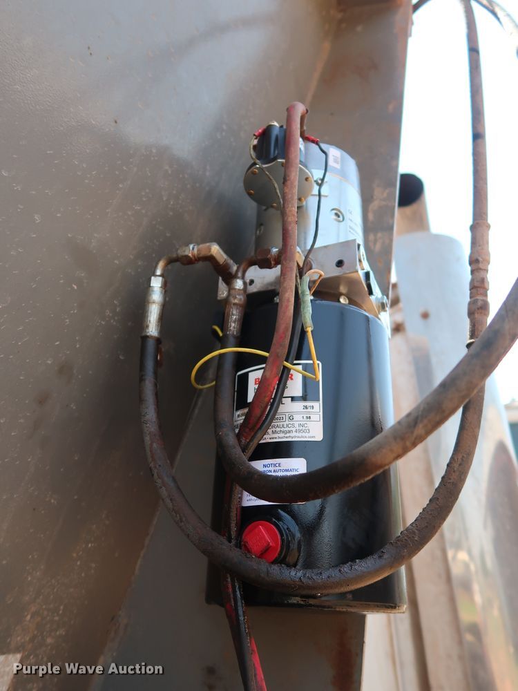 image for item DG4098 2001 Western Star 4964SX spreader truck