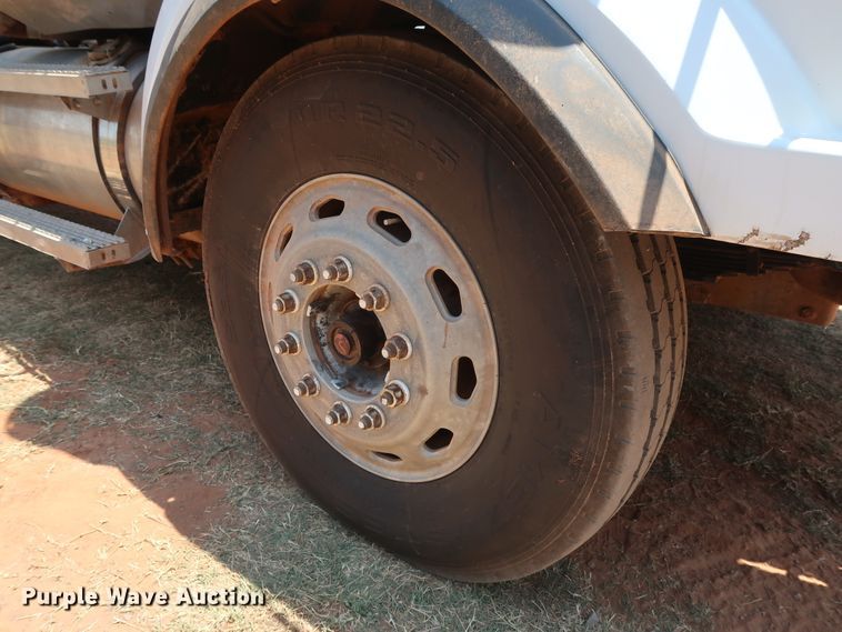 image for item DG4098 2001 Western Star 4964SX spreader truck