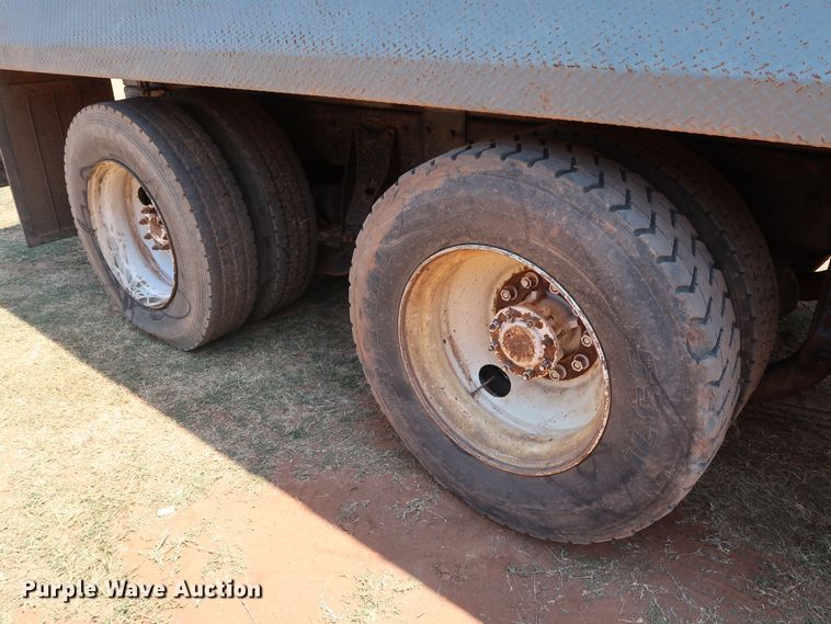 image for item DG4098 2001 Western Star 4964SX spreader truck