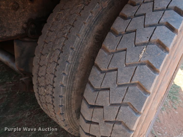 image for item DG4098 2001 Western Star 4964SX spreader truck