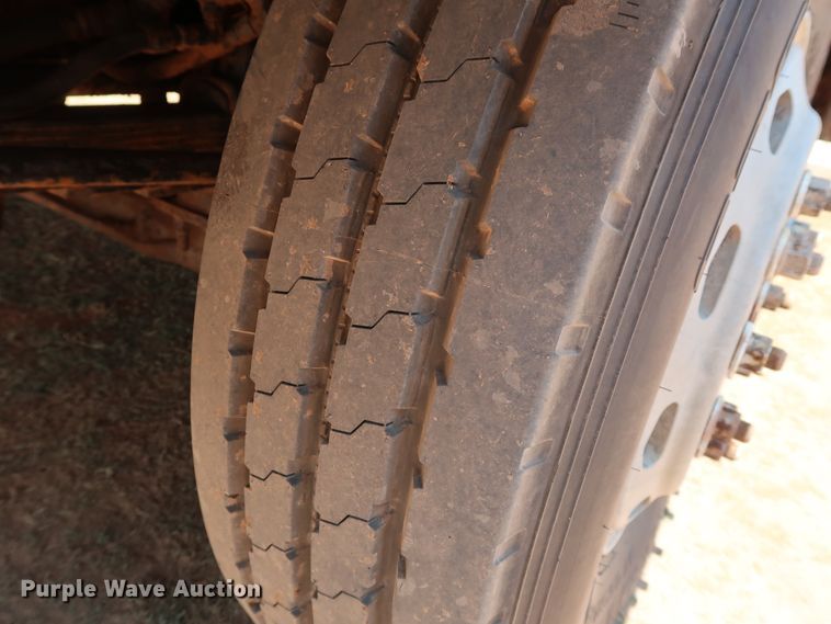 image for item DG4098 2001 Western Star 4964SX spreader truck