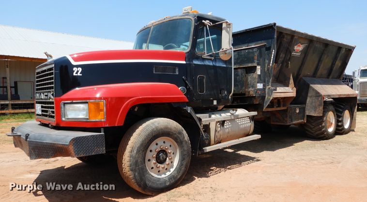 image for item DG4101 2002 Mack CL713 spreader truck