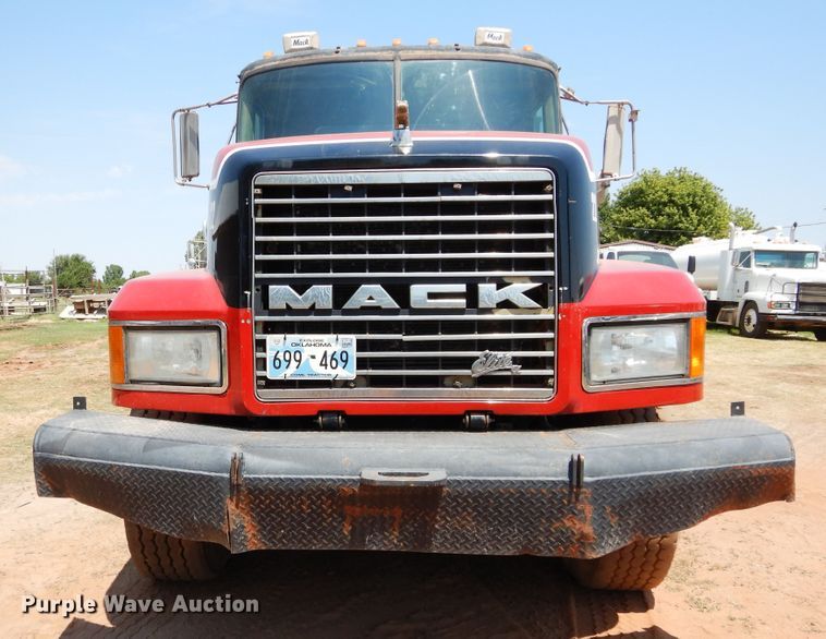 image for item DG4101 2002 Mack CL713 spreader truck