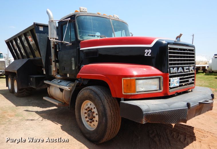 image for item DG4101 2002 Mack CL713 spreader truck