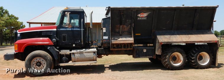 image for item DG4101 2002 Mack CL713 spreader truck