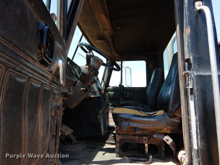 image for item DG4101 2002 Mack CL713 spreader truck