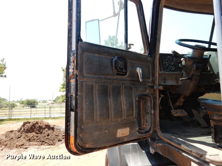 image for item DG4101 2002 Mack CL713 spreader truck