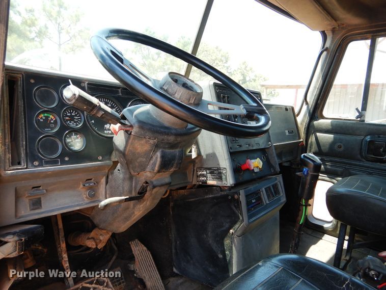 image for item DG4101 2002 Mack CL713 spreader truck