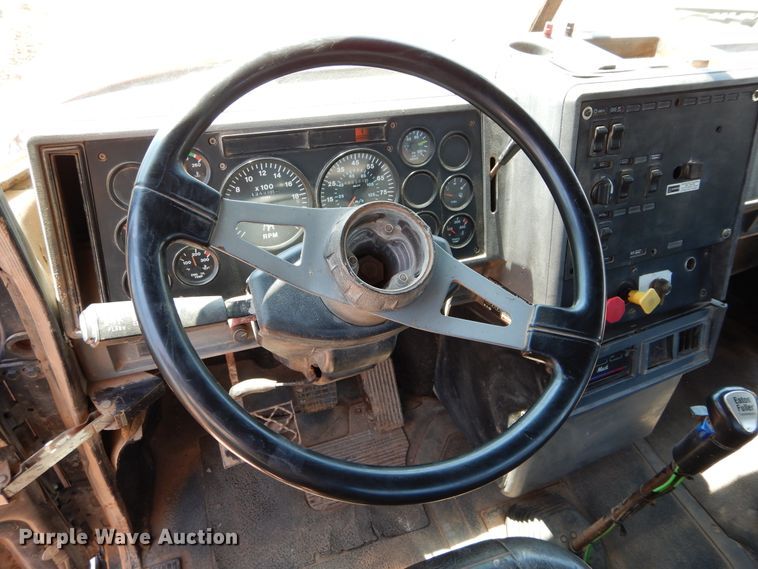 image for item DG4101 2002 Mack CL713 spreader truck