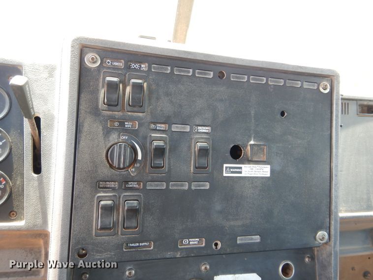 image for item DG4101 2002 Mack CL713 spreader truck