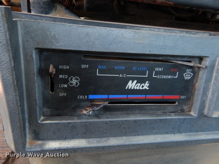 image for item DG4101 2002 Mack CL713 spreader truck