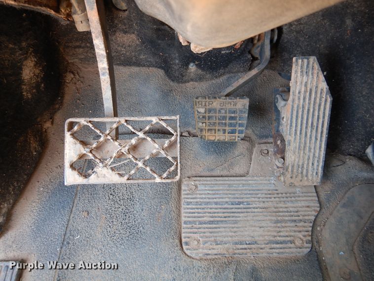 image for item DG4101 2002 Mack CL713 spreader truck