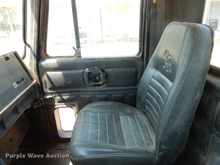 image for item DG4101 2002 Mack CL713 spreader truck