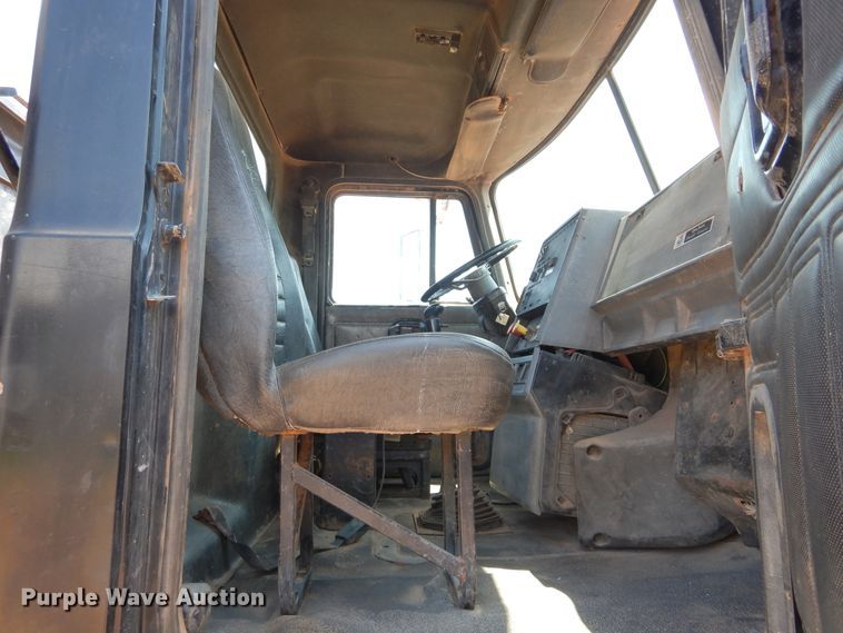 image for item DG4101 2002 Mack CL713 spreader truck