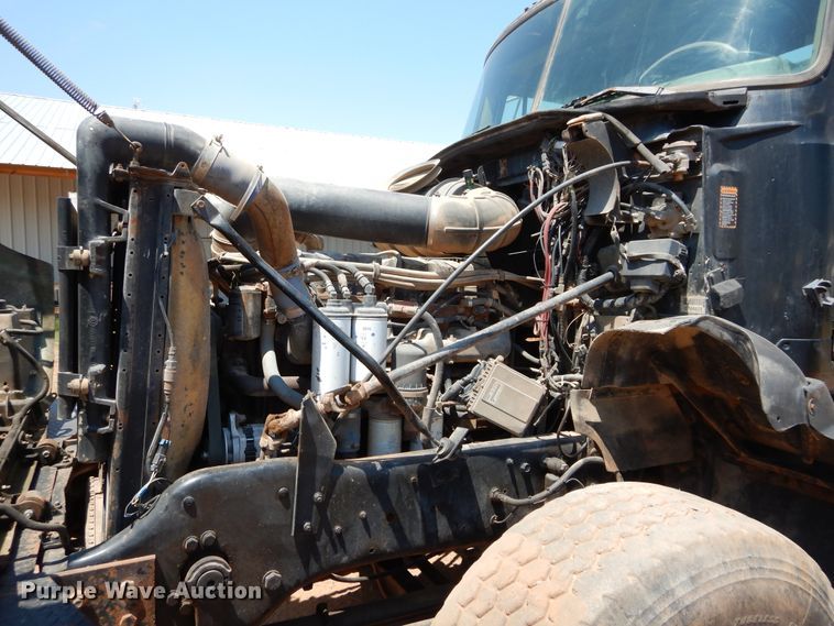 image for item DG4101 2002 Mack CL713 spreader truck