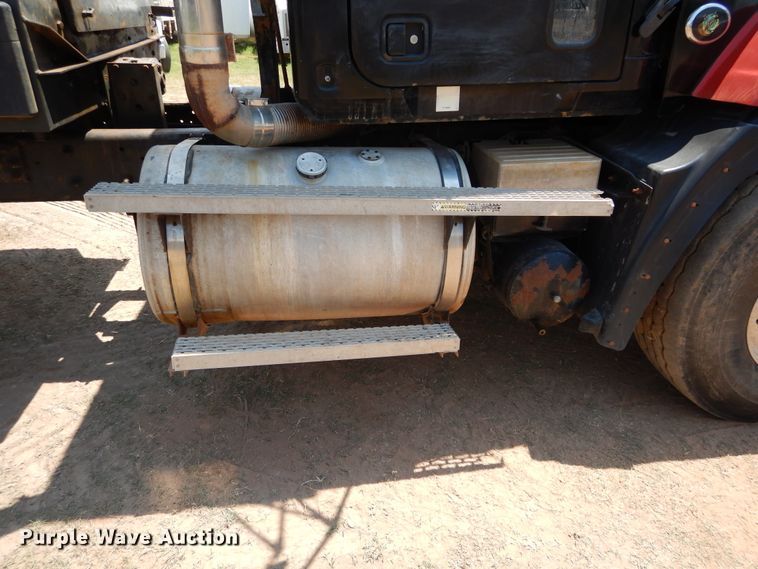 image for item DG4101 2002 Mack CL713 spreader truck