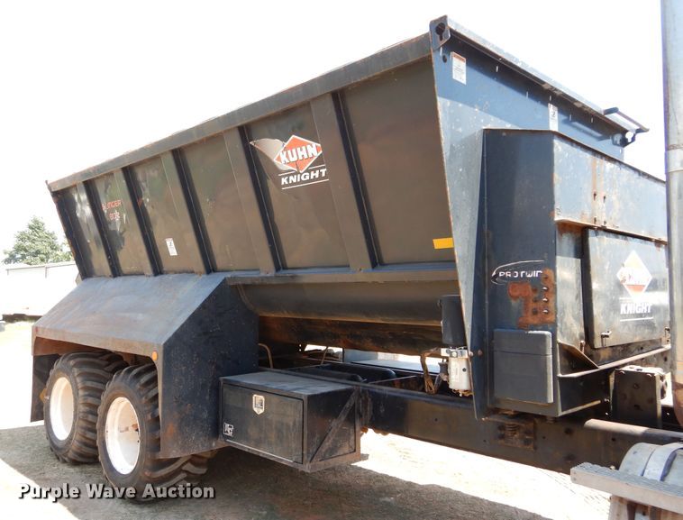 image for item DG4101 2002 Mack CL713 spreader truck