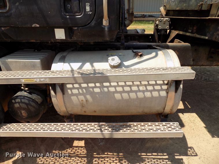 image for item DG4101 2002 Mack CL713 spreader truck