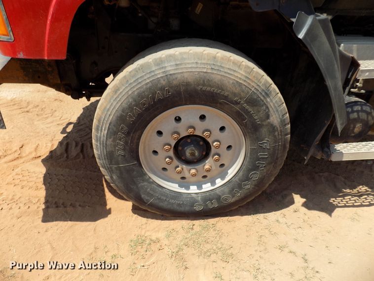 image for item DG4101 2002 Mack CL713 spreader truck