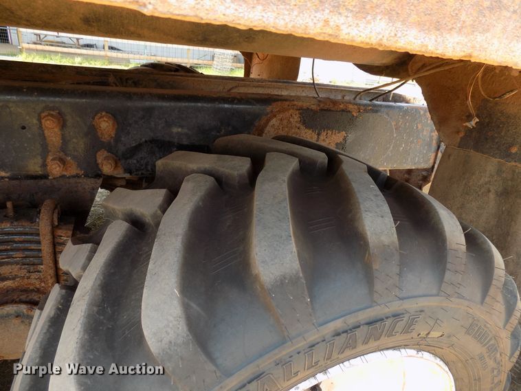 image for item DG4101 2002 Mack CL713 spreader truck