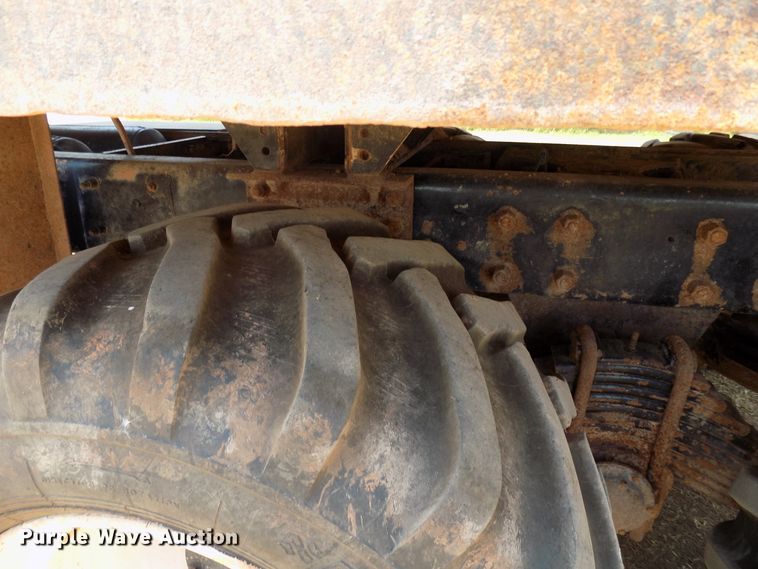 image for item DG4101 2002 Mack CL713 spreader truck